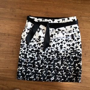 White House Black Market Black and White Pencil Skirt . Size 12.